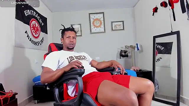 AlejoKhalifa  online show from November 14, 2025, 10:19 am