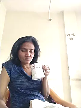 Snapshot of sunita6009 chatting on April 17, 2026, 6:27 am sunita6009 online show from April 17, 2026, 6:27 am