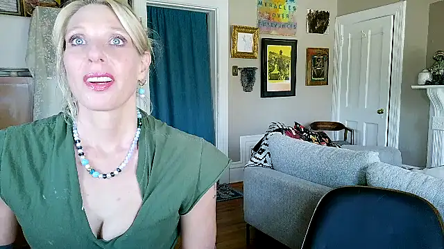 Glamazonx online show from April 19, 2026, 5:03 pm