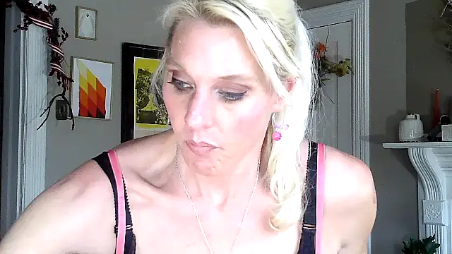 Glamazonx online show from November 30, 2025, 9:15 pm