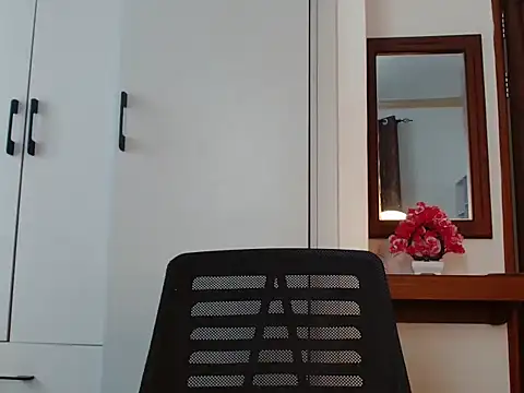 queencydoll online show from December 23, 2025, 6:56 am