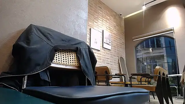 Fiola-Ly online show from November 14, 2025, 10:41 am