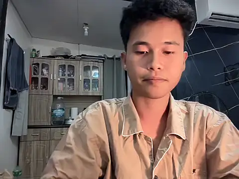 Snapshot of Asiantwink21 chatting on October 30, 2025, 12:25 pm Asiantwink21 online show from October 30, 2025, 12:25 pm