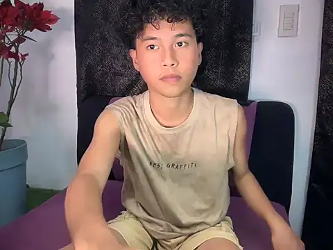 Snapshot of Asiantwink21 chatting on January 15, 2026, 3:48 pm Asiantwink21 online show from January 15, 2026, 3:48 pm