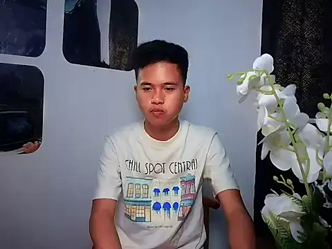 Snapshot of Asiantwink21 chatting on October 1, 2025, 4:11 pm Asiantwink21 online show from October 1, 2025, 4:11 pm