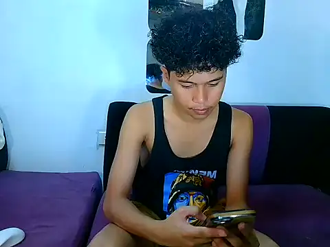 Snapshot of Asiantwink21 chatting on December 17, 2025, 1:05 pm Asiantwink21 online show from December 17, 2025, 1:05 pm