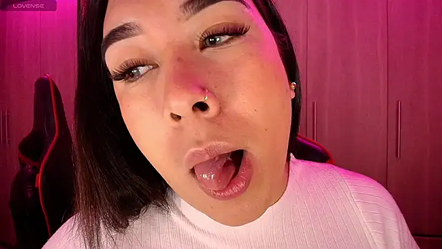 leahtemptation3 online show from November 22, 2025, 10:58 am