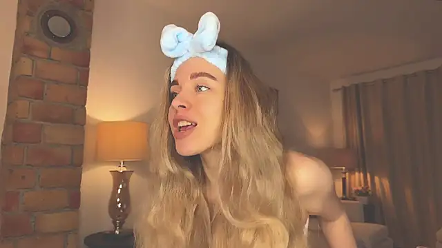 Snapshot of hotexclusive_ chatting on December 7, 2024, 5:21 am hotexclusive  online show from December 7, 2024, 5:21 am