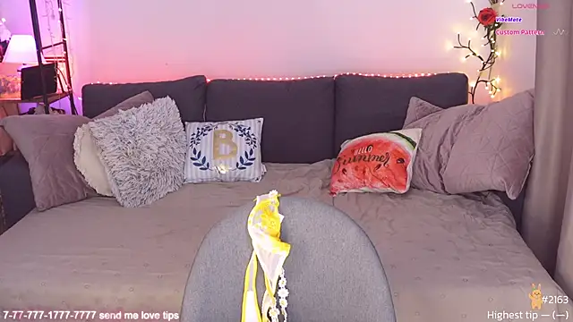 Carrolyna online show from April 10, 2026, 3:52 pm