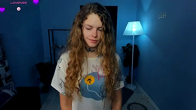 RayaNenlia online show from October 13, 2025, 5:09 am