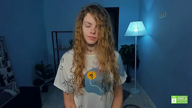 RayaNenlia online show from November 19, 2025, 5:07 am