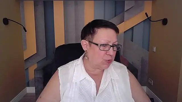 BarbaraTurners online show from November 3, 2025, 7:28 pm