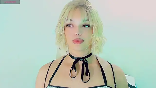 Emmaa Saenz  online show from April 10, 2026, 10:28 pm