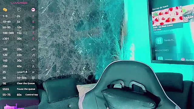 Emmaa Saenz  online show from February 4, 2026, 10:05 pm