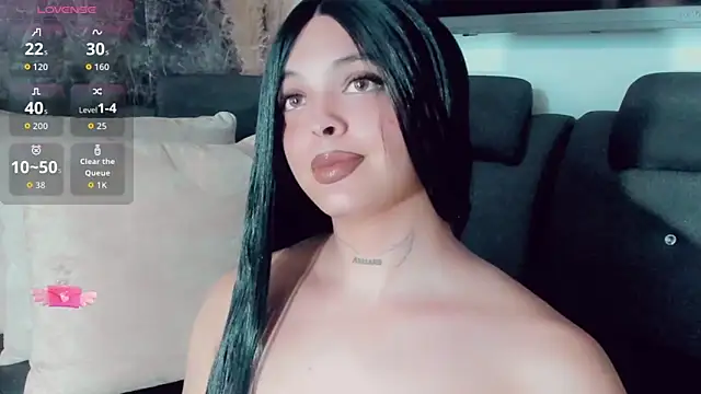 Emmaa Saenz  online show from June 19, 2026, 10:04 pm