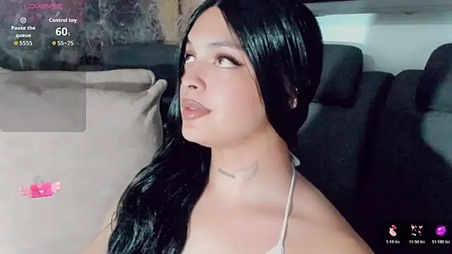 Emmaa Saenz  online show from June 17, 2026, 11:47 pm