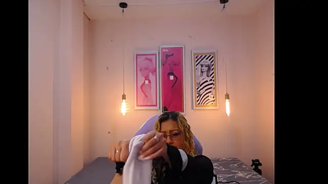 Snapshot of Veronica_escobar_ chatting on January 21, 2025, 6:54 am Veronica escobar online show from January 21, 2025, 6:54 am