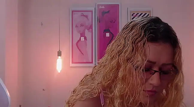 Snapshot of Veronica_escobar_ chatting on January 31, 2025, 6:57 am Veronica escobar online show from January 31, 2025, 6:57 am