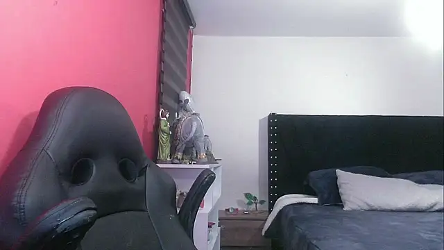 charlotedoll online show from October 7, 2025, 2:01 am