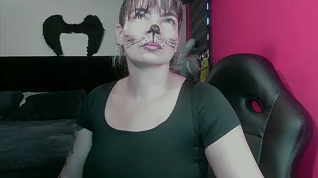 charlotedoll online show from November 2, 2025, 10:26 pm