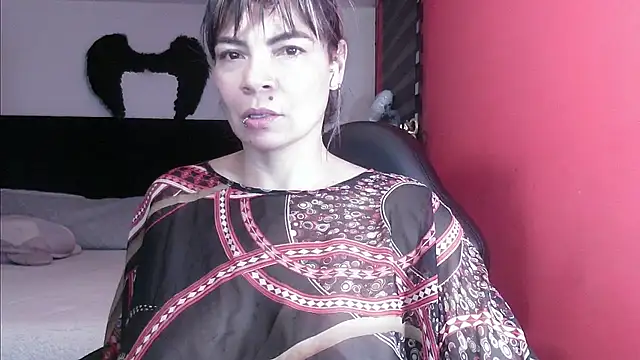 charlotedoll online show from November 6, 2025, 3:54 am