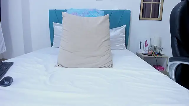 kamila lopez online show from October 25, 2025, 10:54 pm