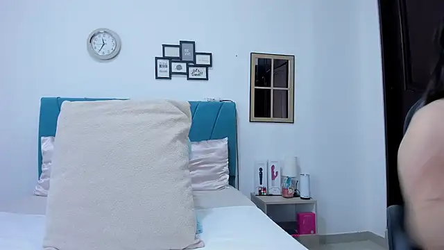 kamila lopez online show from November 25, 2025, 10:43 pm