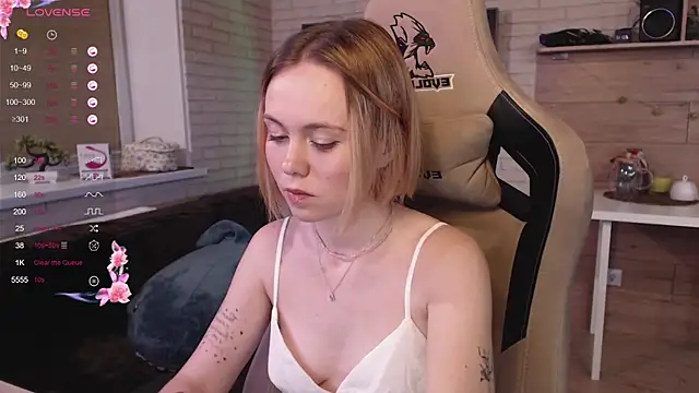 lucy mirror online show from September 14, 2025, 9:04 pm