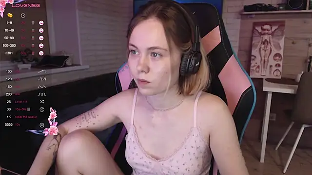 lucy mirror online show from November 15, 2025, 9:41 pm