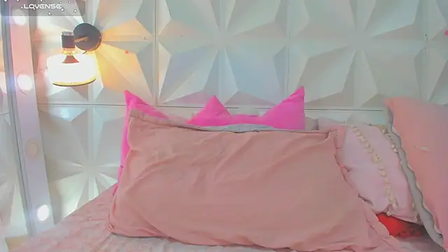 Snapshot of cute_latinaxxx chatting on May 19, 2026, 1:43 am cute latinaxxx online show from May 19, 2026, 1:43 am