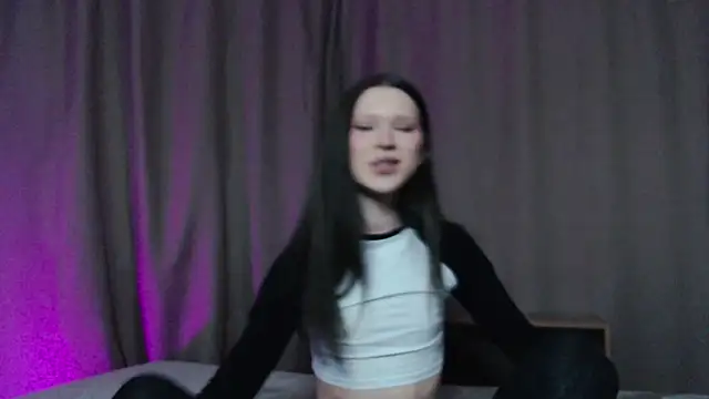 Snapshot of Sexpired_Princess chatting on December 24, 2024, 2:21 am Sexpired Princess online show from December 24, 2024, 2:21 am