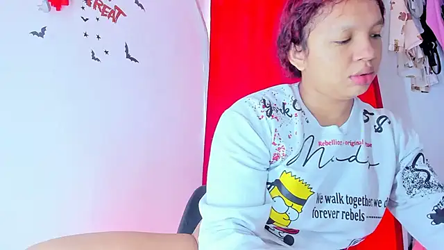 Emily Coper18 online show from October 27, 2025, 1:12 pm