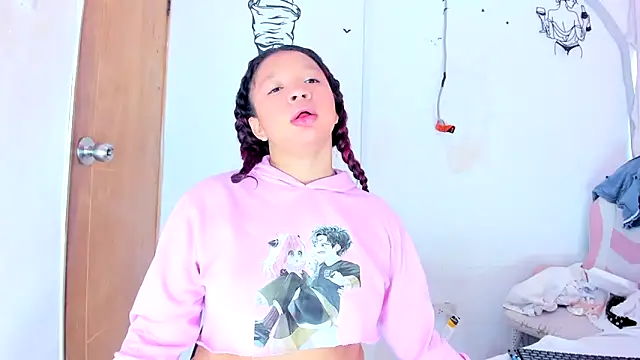 Snapshot of Emily_Coper18 chatting on February 27, 2026, 2:06 pm Emily Coper18 online show from February 27, 2026, 2:06 pm