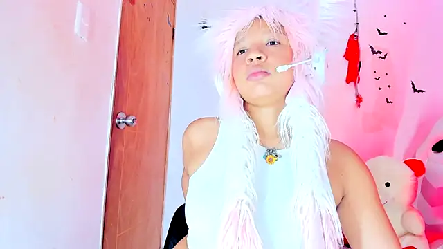 Snapshot of Emily_Coper18 chatting on February 2, 2026, 5:56 pm Emily Coper18 online show from February 2, 2026, 5:56 pm