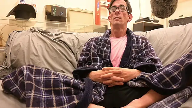 joeiandola online show from April 11, 2026, 3:14 am