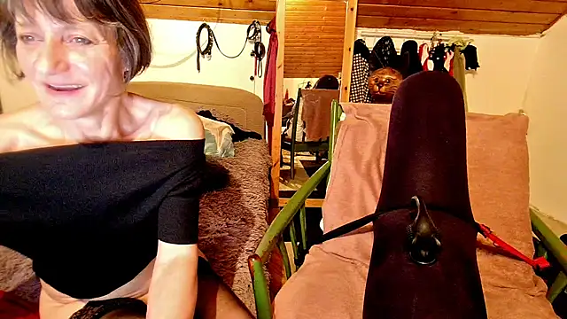 Snapshot of Hot_Colettte chatting on March 16, 2025, 8:10 pm Hot Colettte online show from March 16, 2025, 8:10 pm
