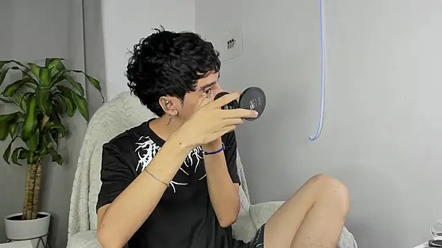 sebas rose online show from September 24, 2025, 12:11 pm