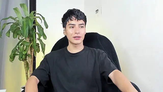 sebas rose online show from December 19, 2025, 1:13 pm