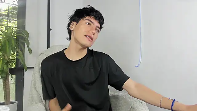 sebas rose online show from September 28, 2025, 2:13 pm