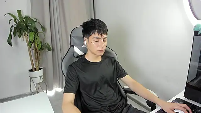 sebas rose online show from April 12, 2026, 3:59 pm