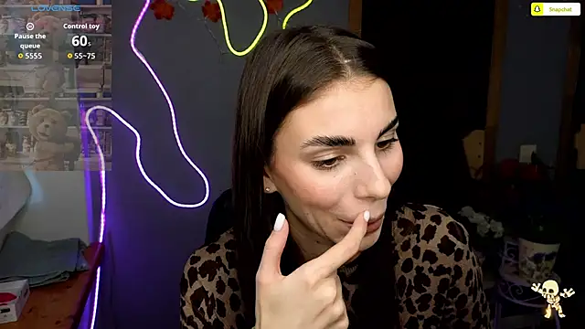 Snapshot of EmmyGreans chatting on November 25, 2025, 12:38 pm EmmyGreans online show from November 25, 2025, 12:38 pm