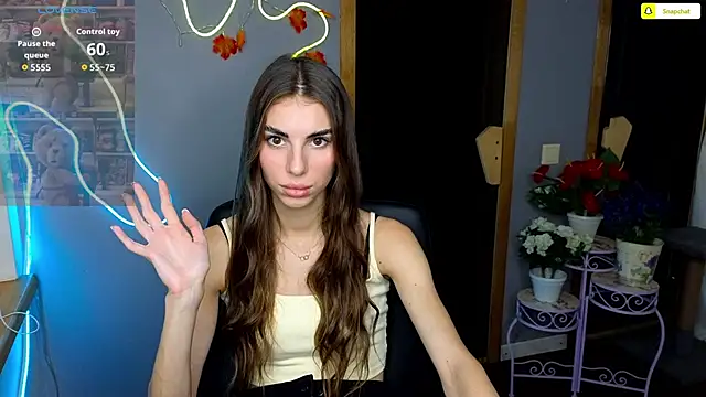 Snapshot of EmmyGreans chatting on November 18, 2025, 12:41 pm EmmyGreans online show from November 18, 2025, 12:41 pm