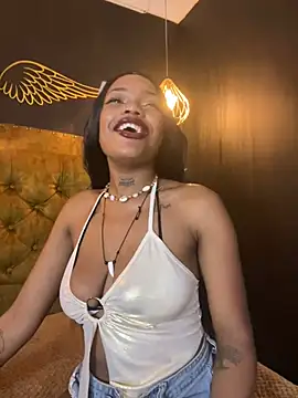 Snapshot of CrystalBrooke3x chatting on March 7, 2025, 5:51 am CrystalBrooke3x online show from March 7, 2025, 5:51 am