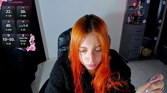 Snapshot of Violetaarey chatting on May 19, 2026, 3:24 am Violetaarey online show from May 19, 2026, 3:24 am