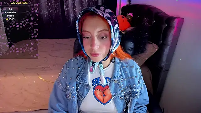 Snapshot of Violetaarey chatting on April 23, 2026, 9:38 pm Violetaarey online show from April 23, 2026, 9:38 pm