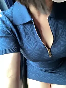 May-Squirt online show from November 10, 2025, 3:00 am