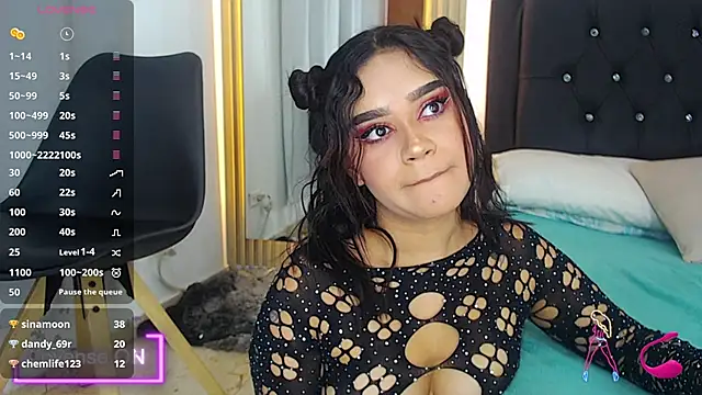 Snapshot of coraline_v chatting on December 9, 2024, 1:55 pm coraline v online show from December 9, 2024, 1:55 pm