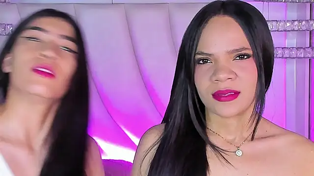 Snapshot of siara_and_zoe chatting on April 25, 2026, 11:35 pm siara and zoe online show from April 25, 2026, 11:35 pm