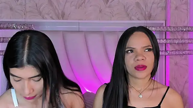 Snapshot of siara_and_zoe chatting on May 5, 2026, 11:30 pm siara and zoe online show from May 5, 2026, 11:30 pm