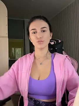 Julietta a online show from October 27, 2025, 7:53 am